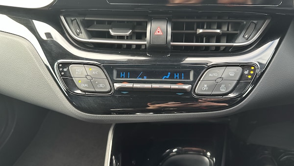 Used Toyota C-HR 2018 for sale - 76330331: Photo 28