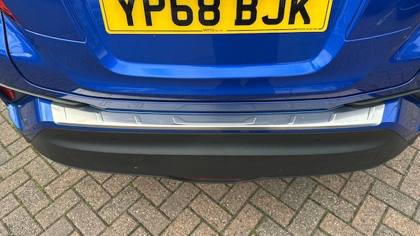Used Toyota C-HR 2018 for sale - 76330331: Photo 32