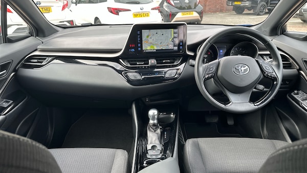Used Toyota C-HR 2018 for sale - 76330331: Photo 5