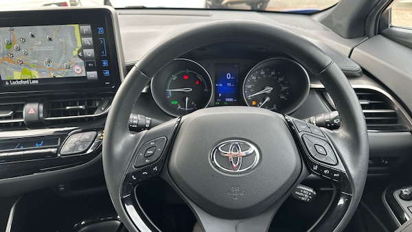 Used Toyota C-HR 2018 for sale - 76330331: Photo 8