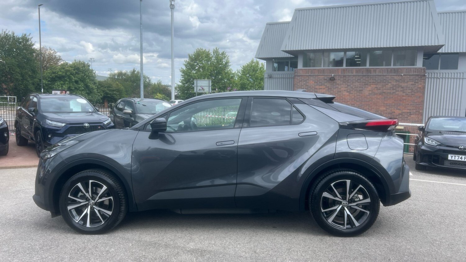 2025 Toyota C-HR 2.0 PHEV Design 5dr CVT Hatchback Hatchback Hybrid Automatic - Picture 17 of 24