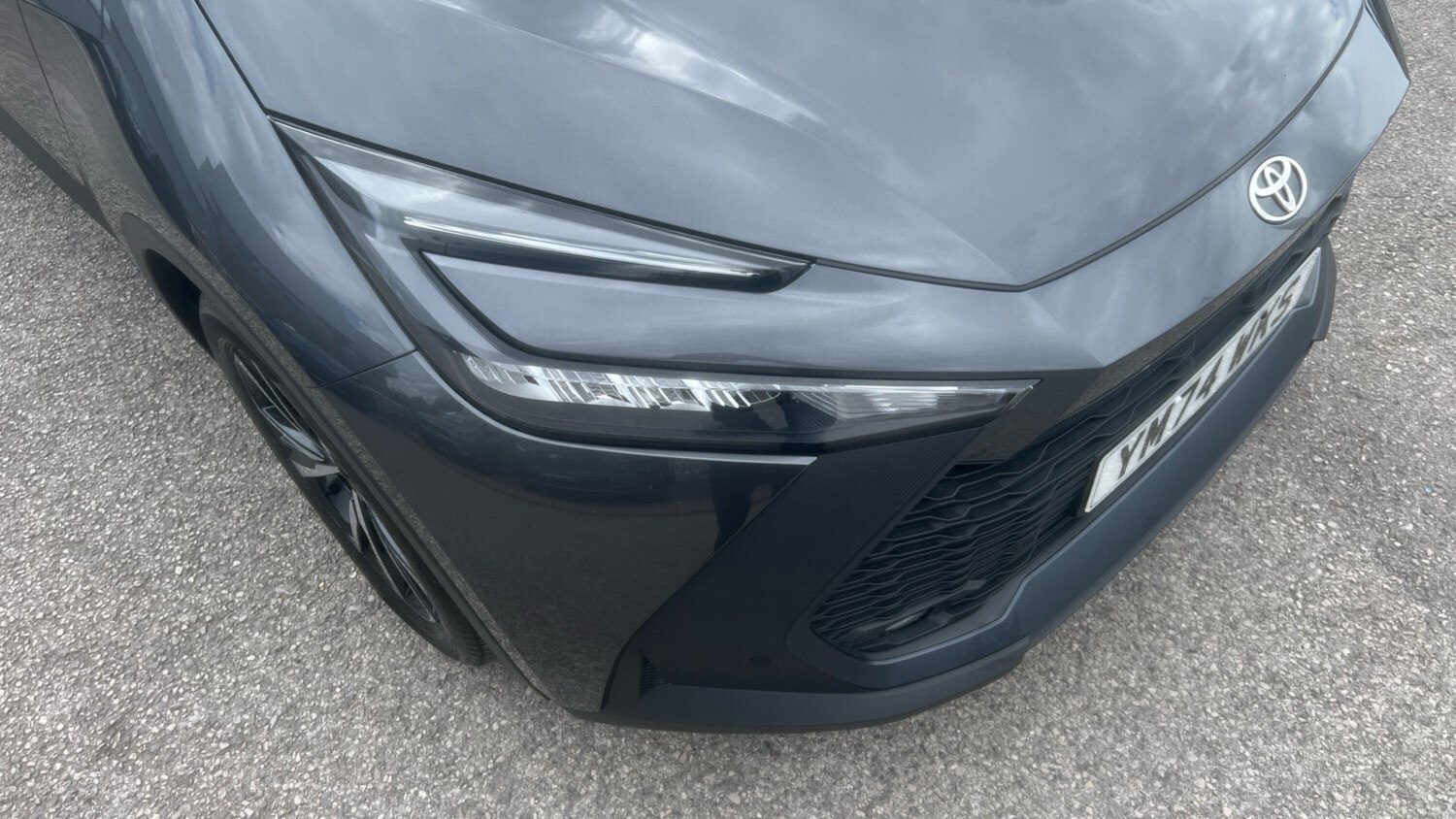 2025 Toyota C-HR 2.0 PHEV Design 5dr CVT Hatchback Hatchback Hybrid Automatic - Picture 23 of 24