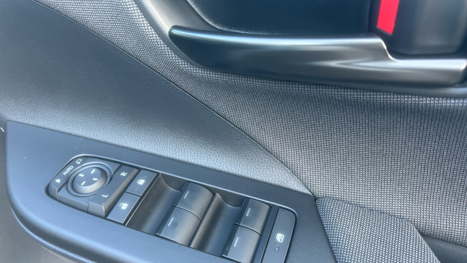 Used Toyota C-HR 2025 for sale - 76881498: Photo 37