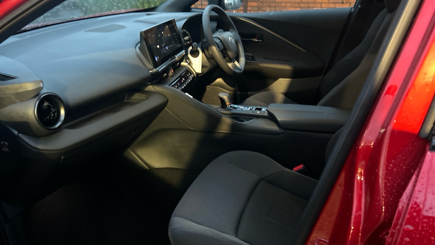 Used Toyota C-HR 2025 for sale - 76599863: Photo 10