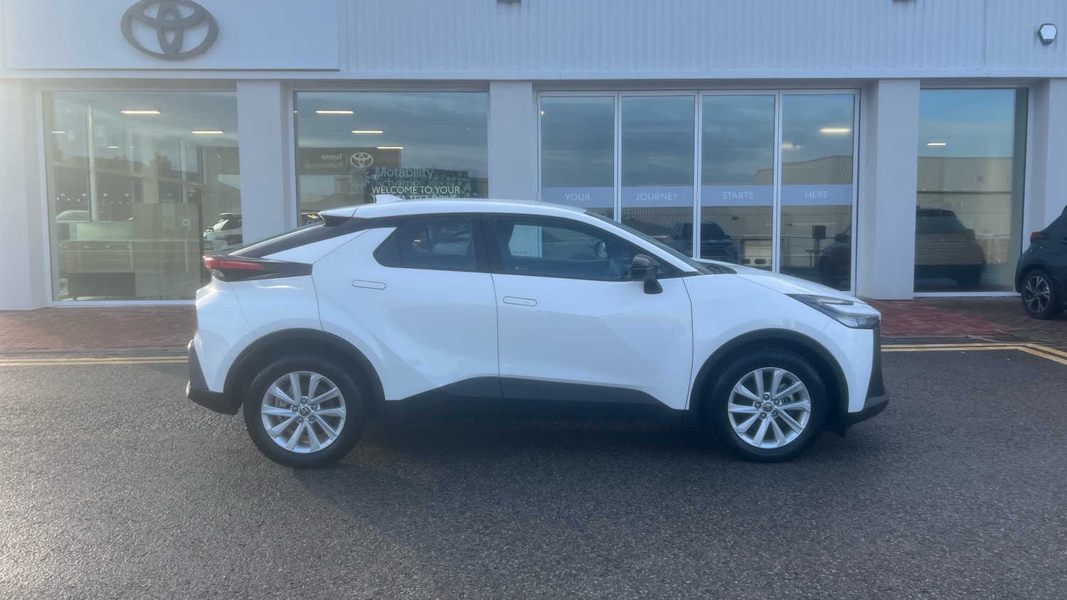 Used Toyota C-HR 2024 for sale - 77180638: Photo 16