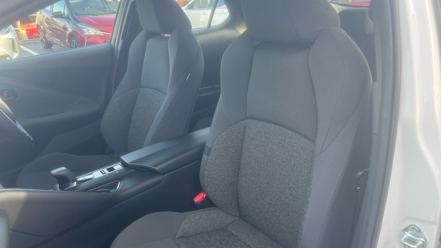 Used Toyota C-HR 2024 for sale - 77180638: Photo 34