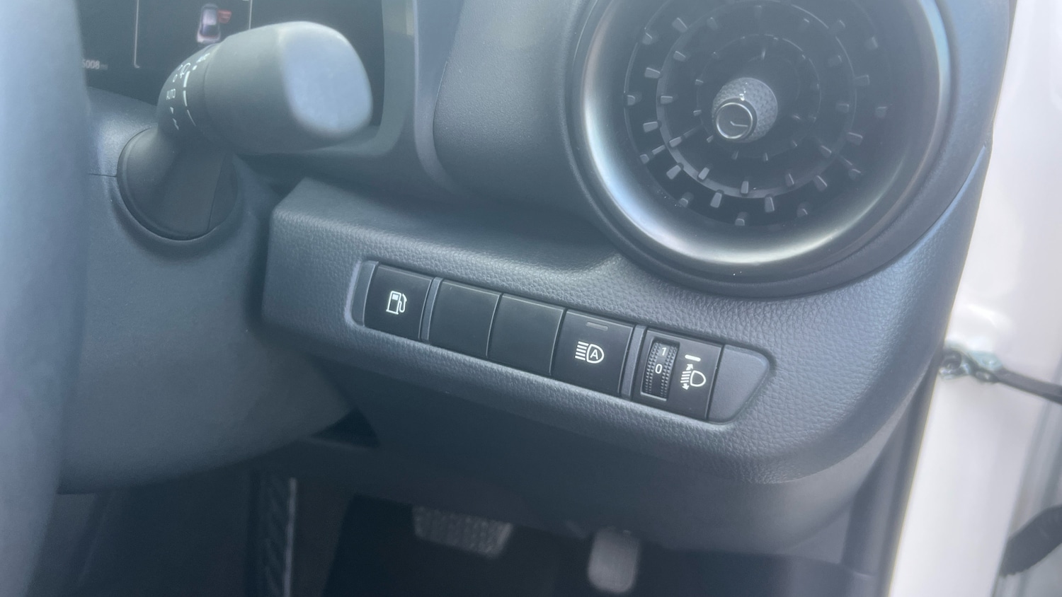 Used Toyota C-HR 2024 for sale - 77180638: Photo 38