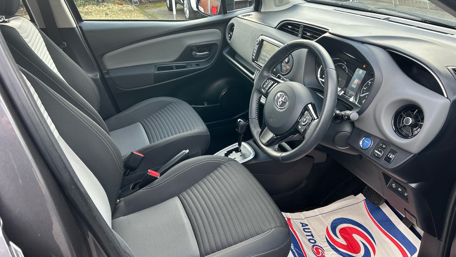 Used Toyota Yaris 2019 for sale - 77273488: Photo 11