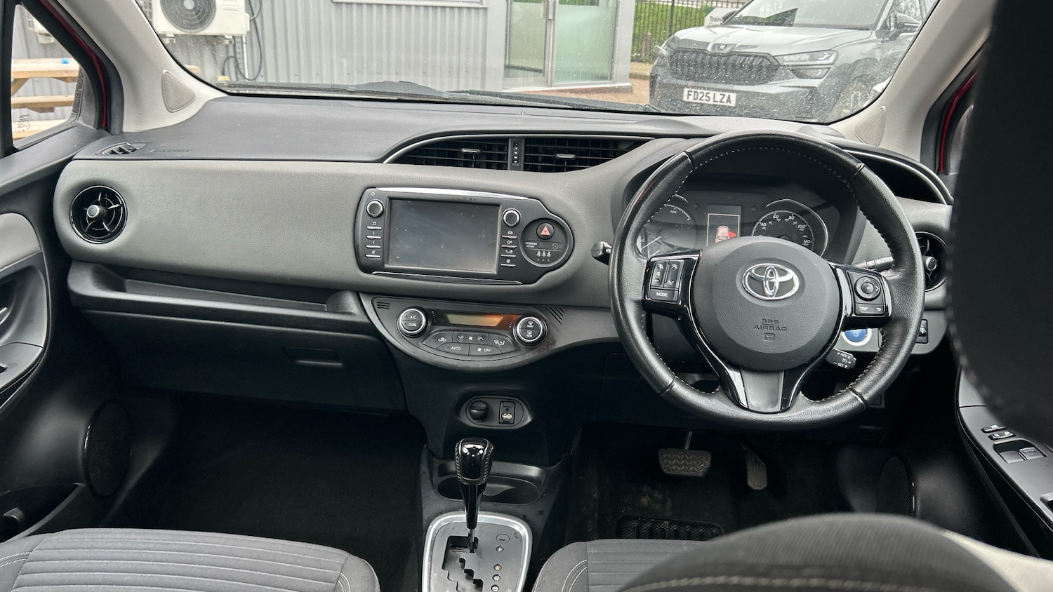 Used Toyota Yaris 2017 for sale - 77833163: Photo 5