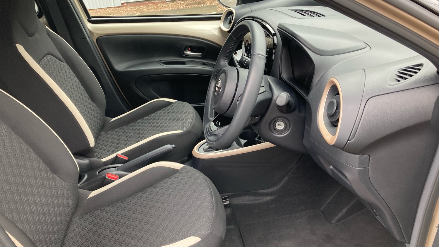 Used Toyota Aygo X 2022 for sale - 77380607: Photo 11