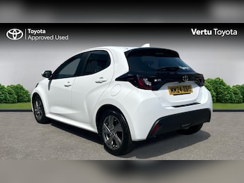 Used Toyota Yaris 2024 for sale - 78861814: Photo