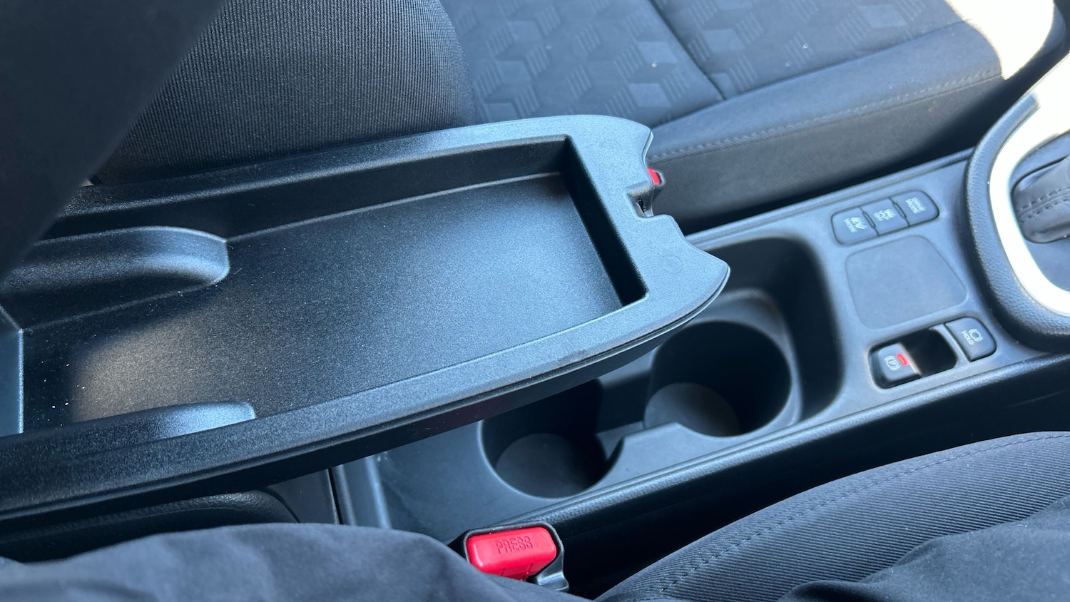 Used Toyota Yaris 2024 for sale - 77950326: Photo 32