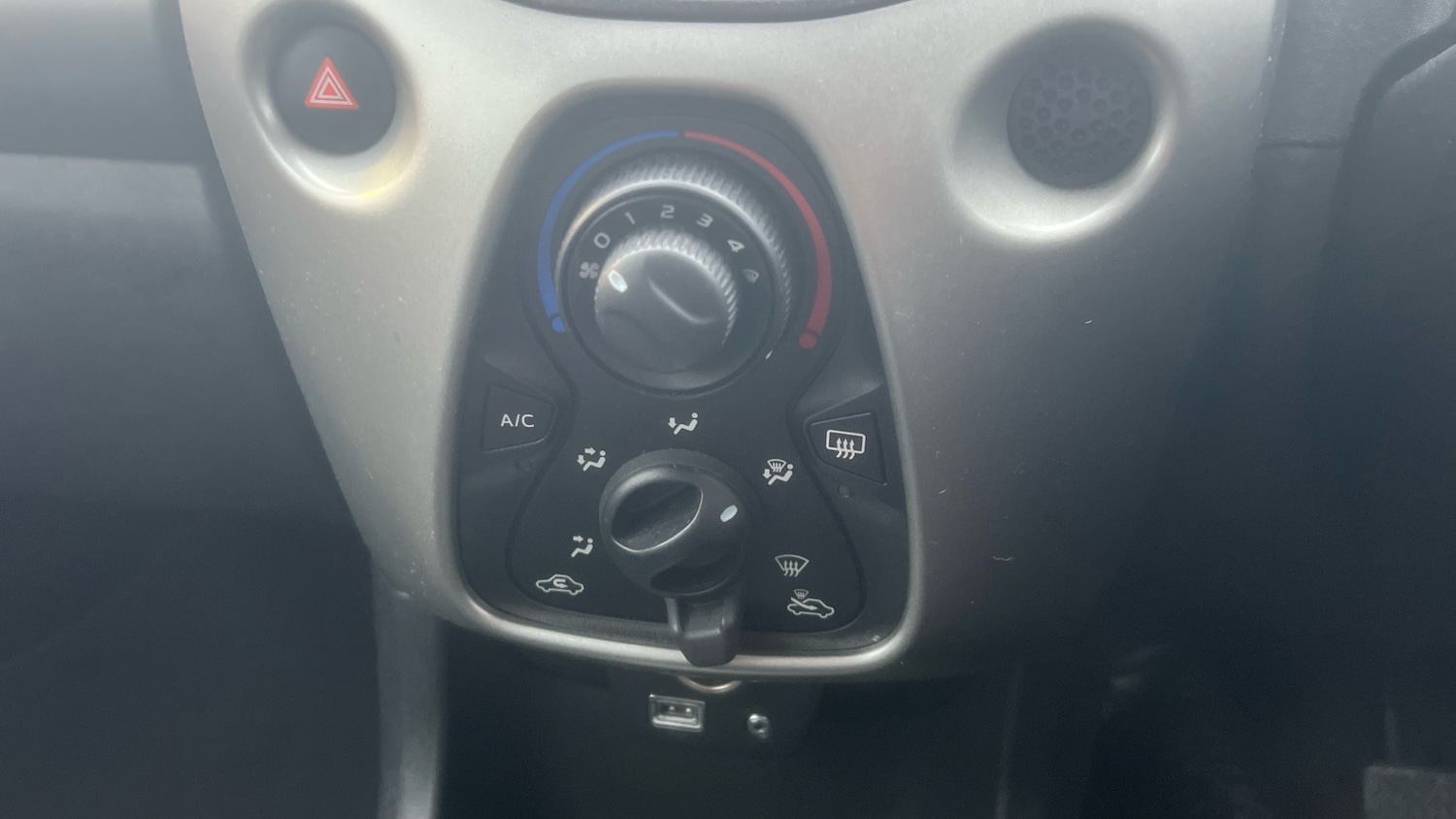 Used Toyota AYGO 2014 for sale - 77450242: Photo 31