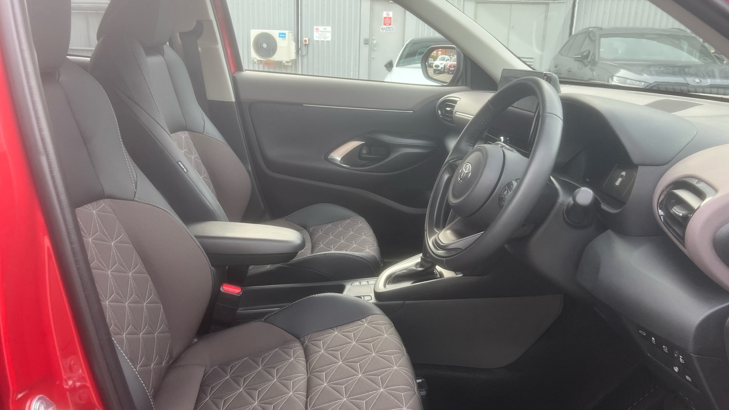 Used Toyota Yaris Cross 2025 for sale - 76428587: Photo 11