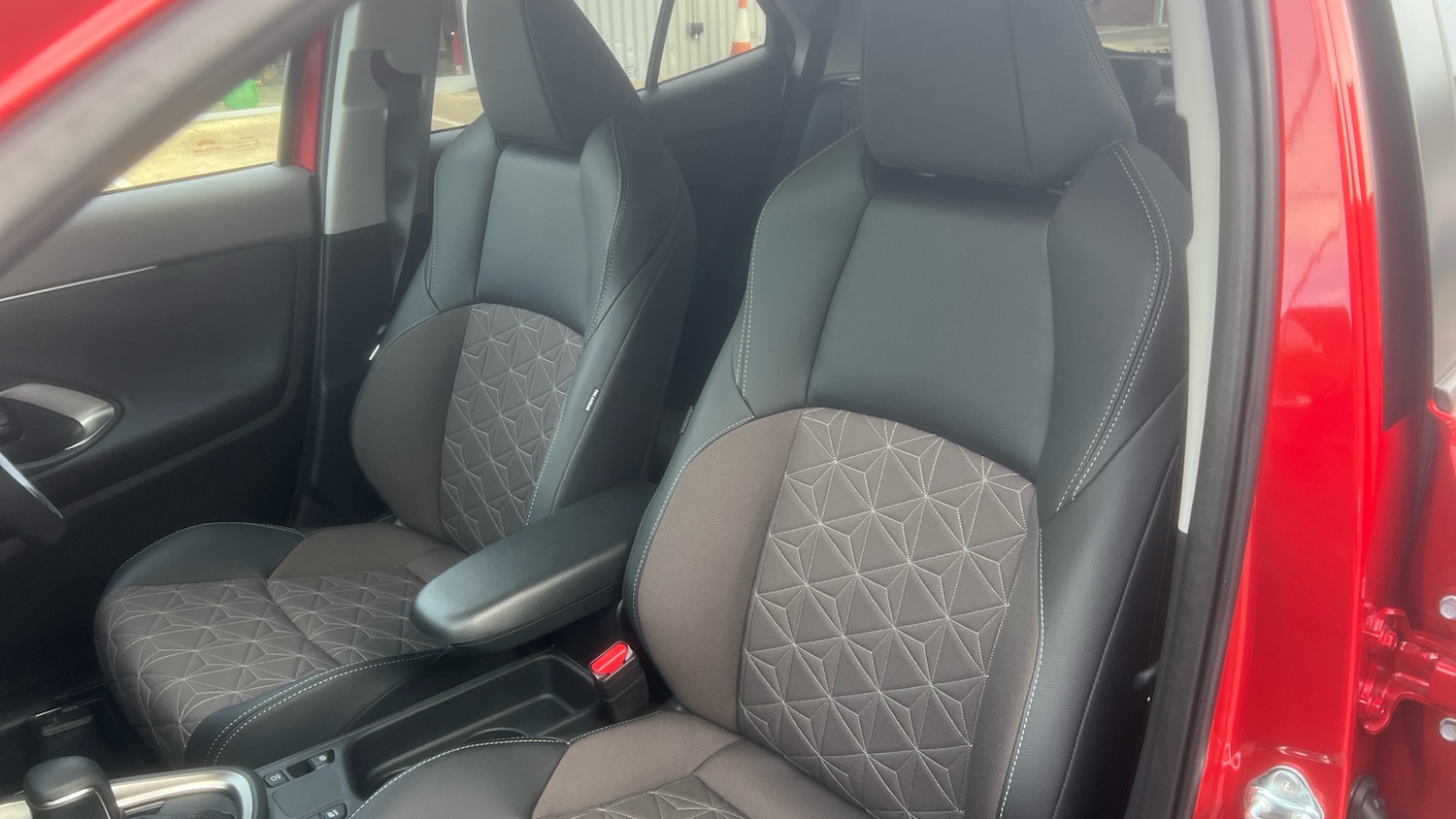 Used Toyota Yaris Cross 2025 for sale - 76428587: Photo 34