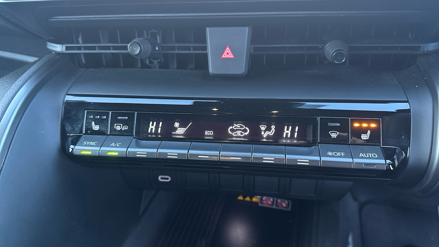 Used Toyota C-HR 2023 for sale - 77220700: Photo 25