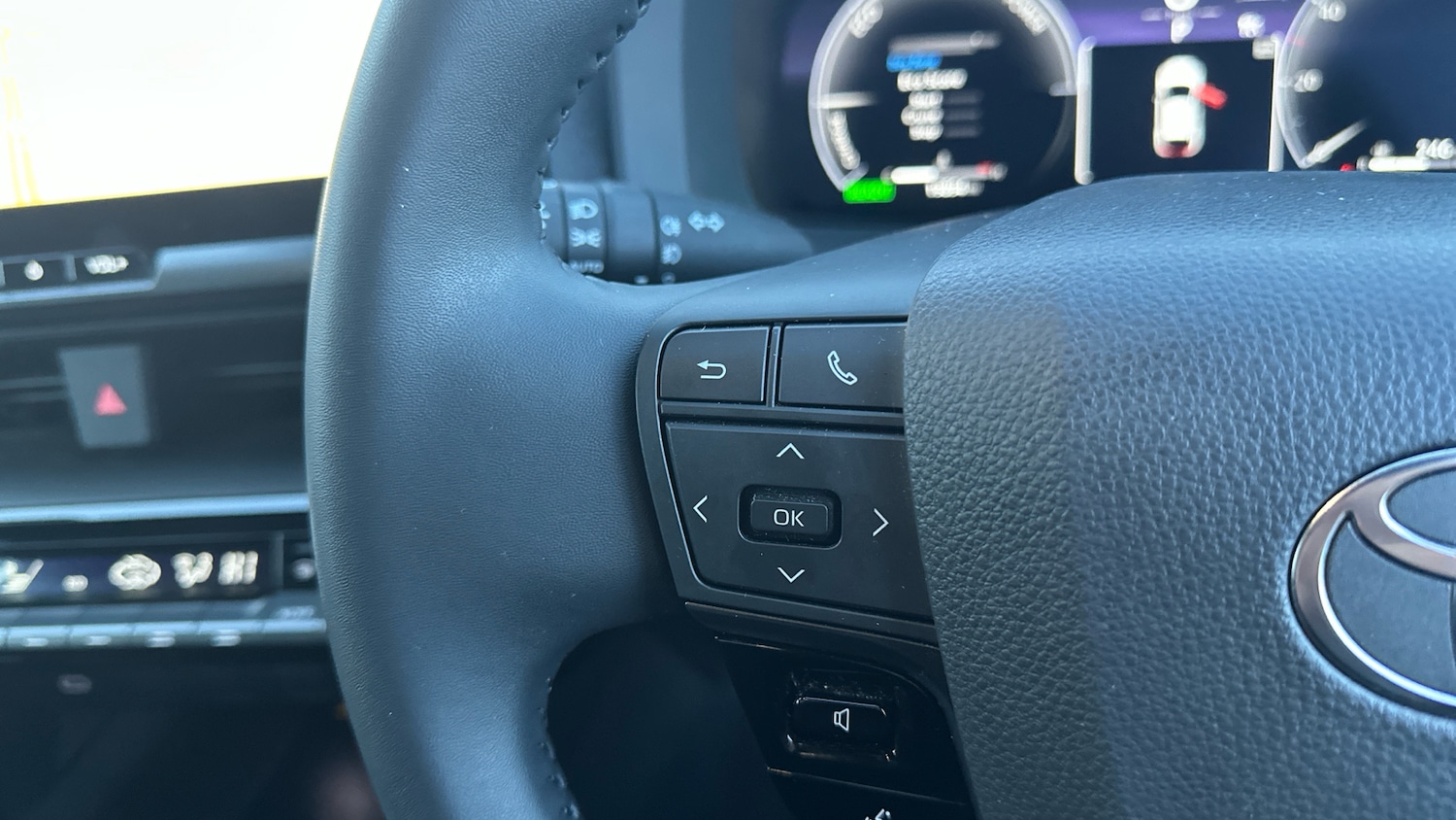 Used Toyota C-HR 2023 for sale - 77220700: Photo 26