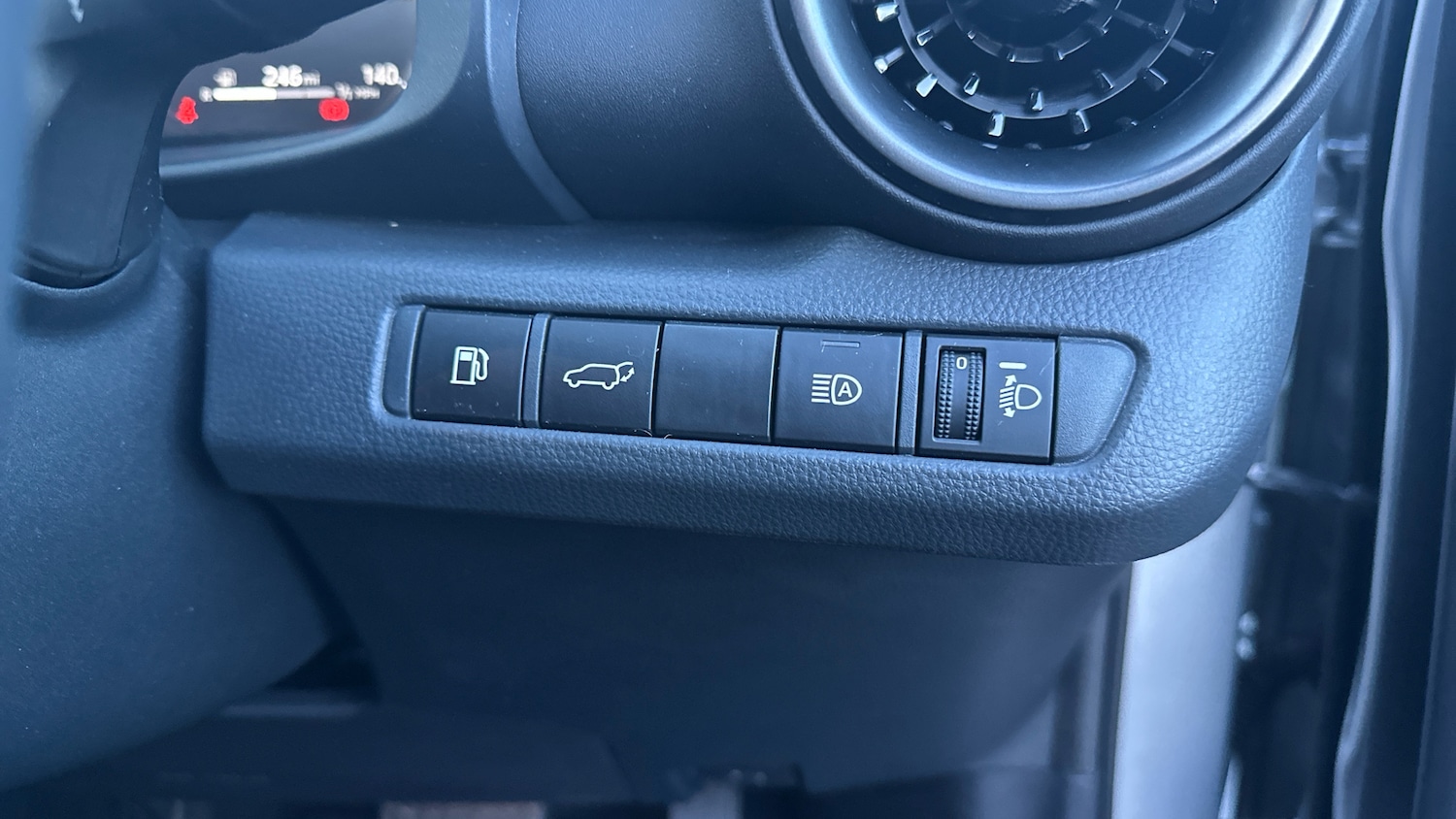 Used Toyota C-HR 2023 for sale - 77220700: Photo 28