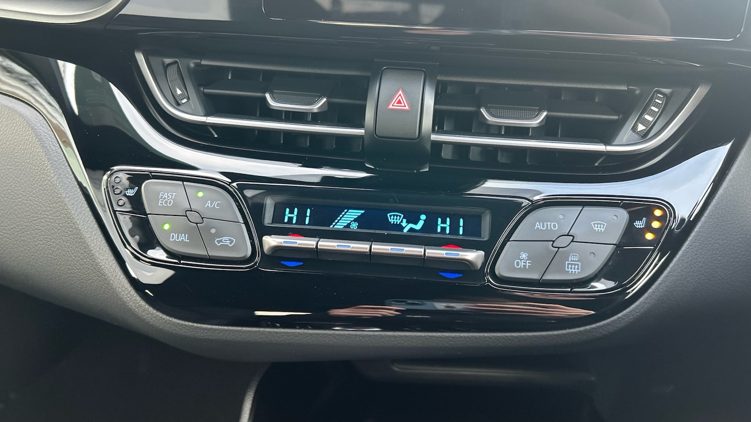 Used Toyota C-HR 2025 for sale - 76921187: Photo 25