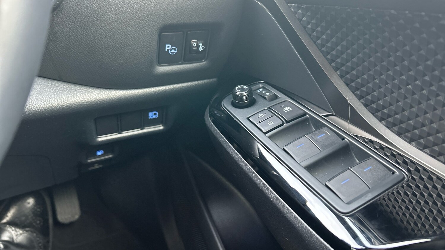 Used Toyota C-HR 2025 for sale - 76921187: Photo 29