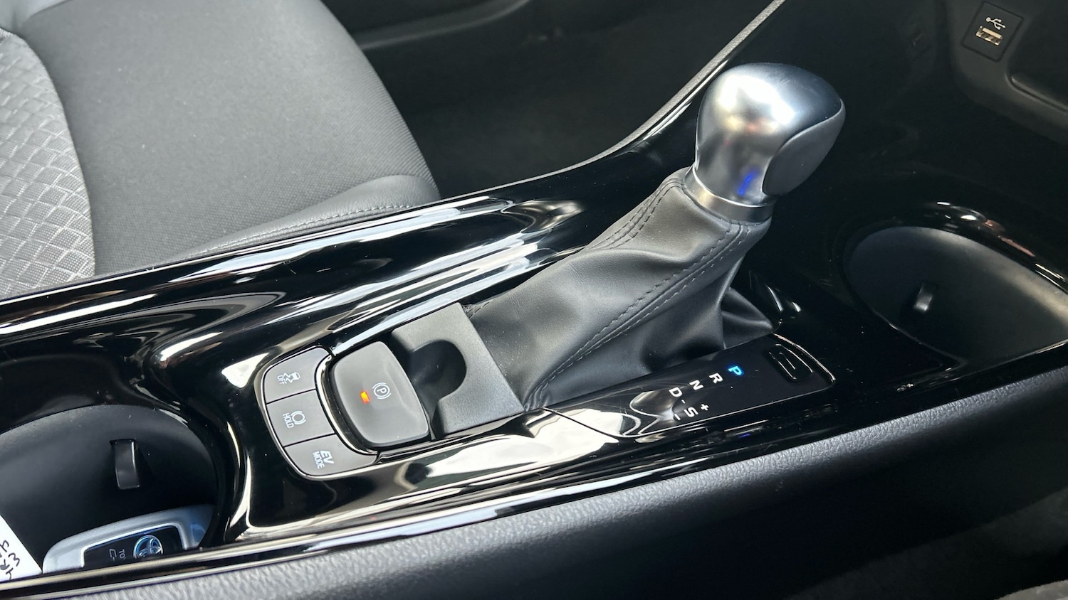 Used Toyota C-HR 2025 for sale - 76921187: Photo 30