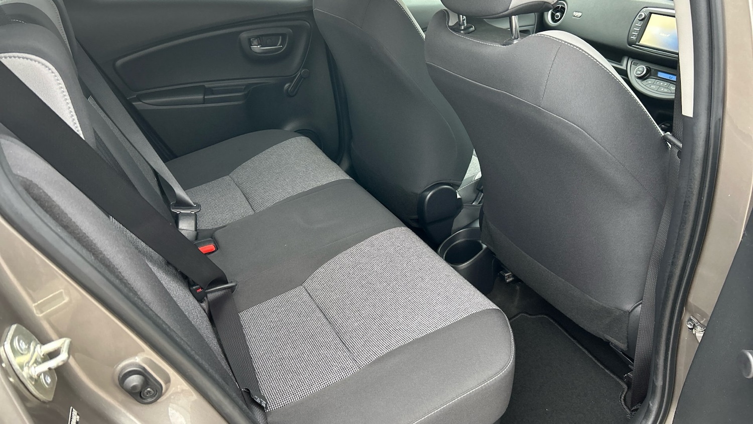 Used Toyota Yaris 2020 for sale - 76405128: Photo 12