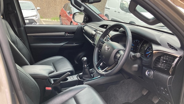 Used Toyota Hilux 2024 for sale - 76193082: Photo 11