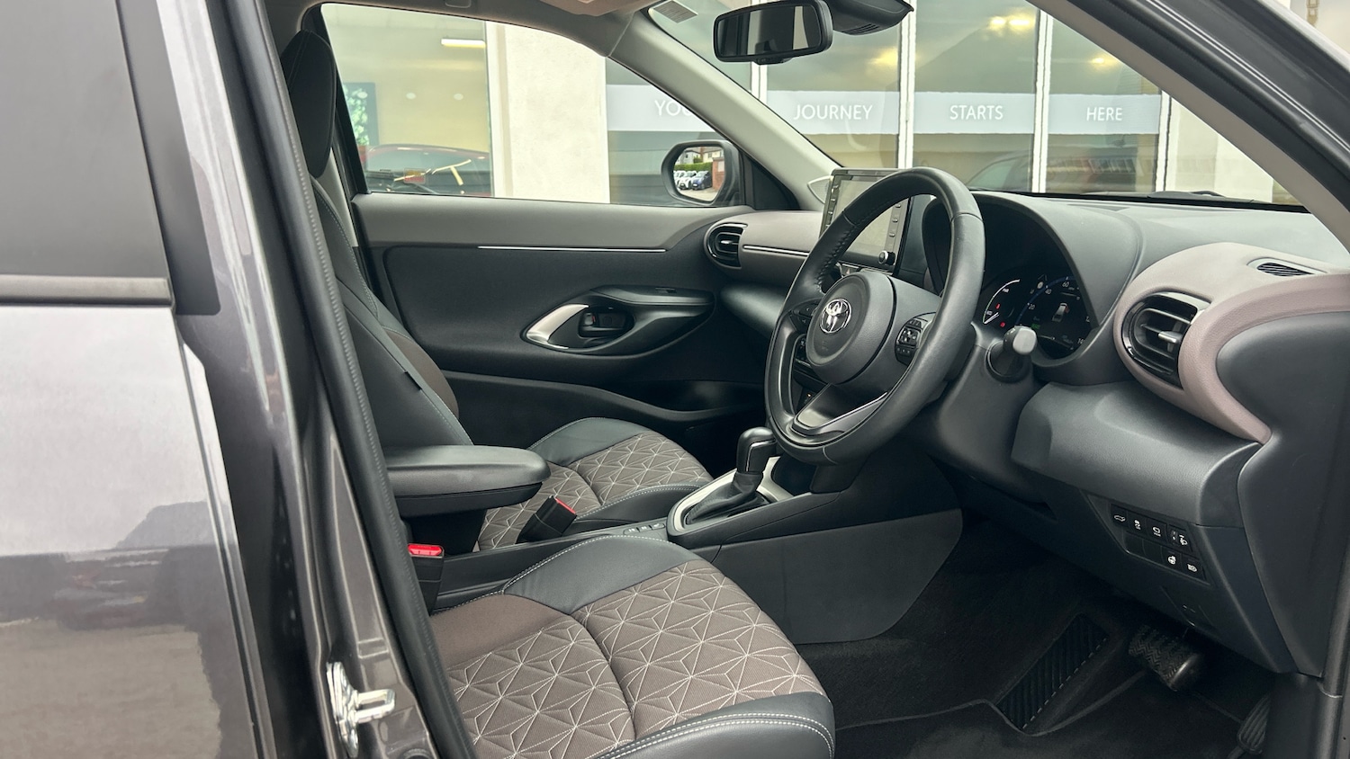 Used Toyota Yaris Cross 2023 for sale - 76344542: Photo 11