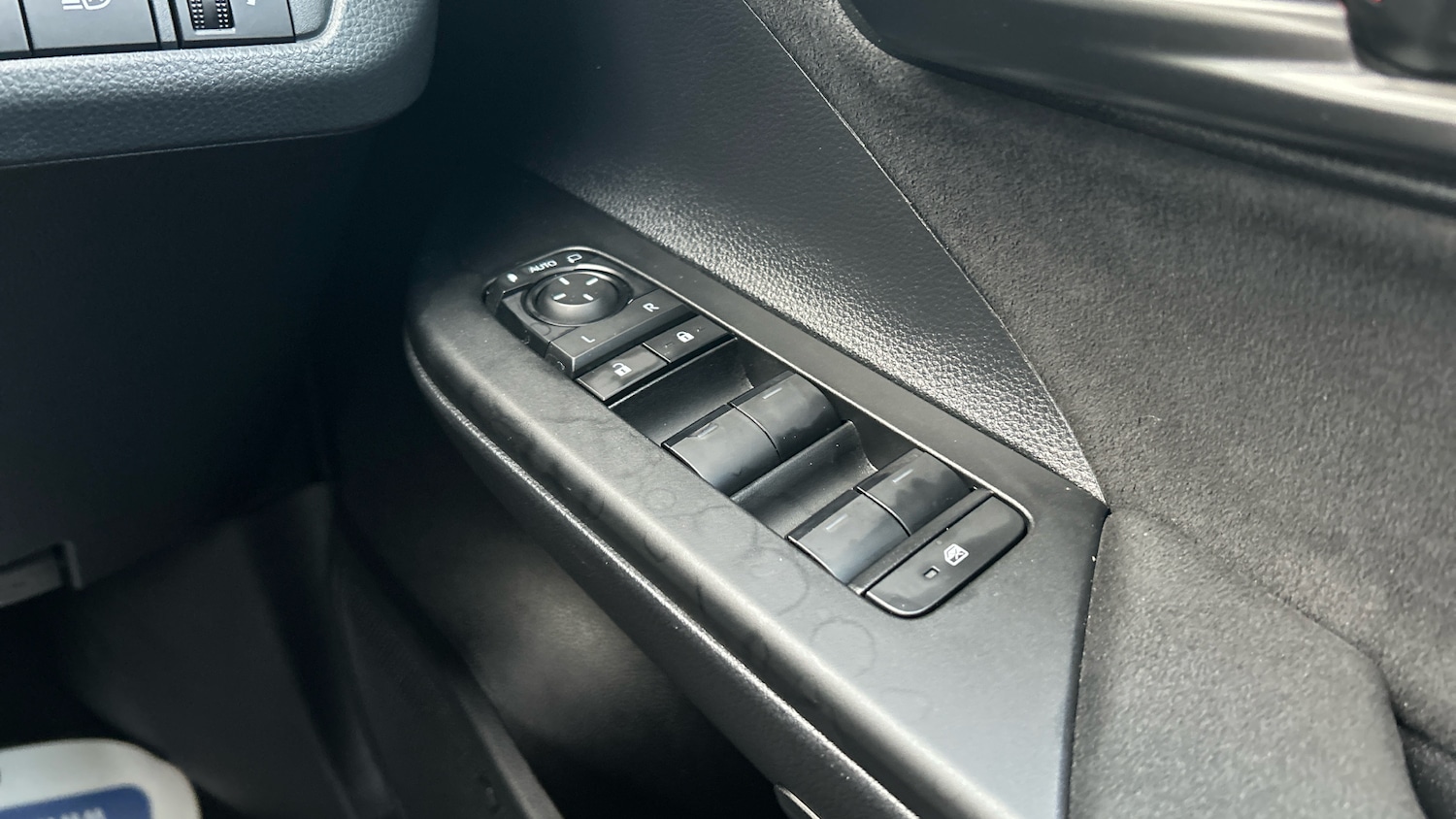 Used Toyota C-HR 2024 for sale - 77258050: Photo 26