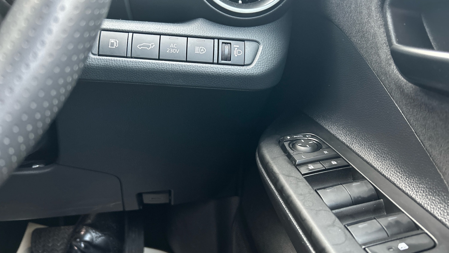 Used Toyota C-HR 2024 for sale - 77258050: Photo 27