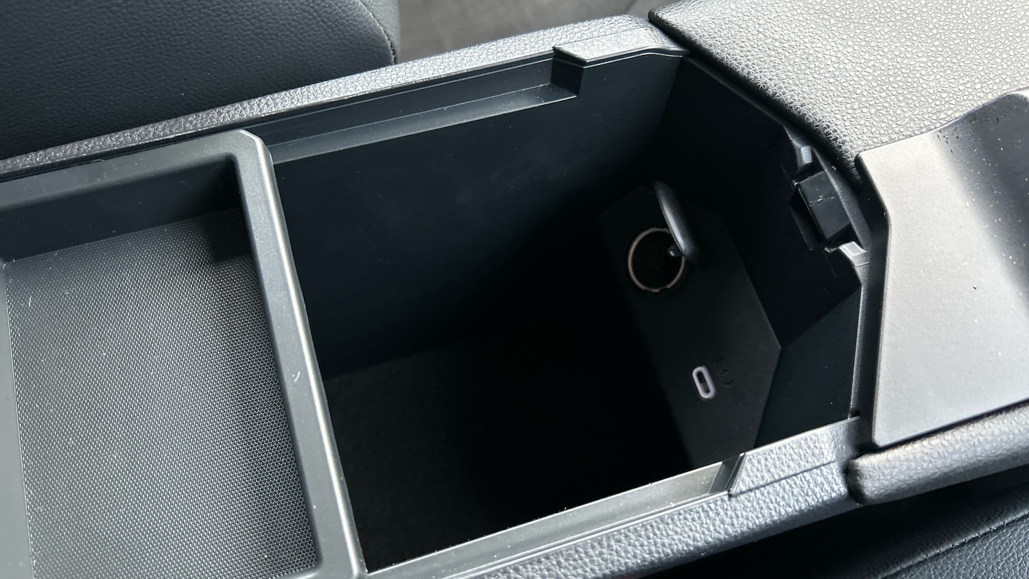 Used Toyota C-HR 2024 for sale - 77258050: Photo 29