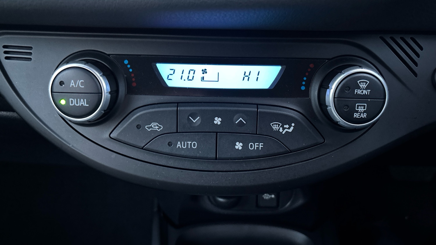 Used Toyota Yaris 2019 for sale - 77137520: Photo 24