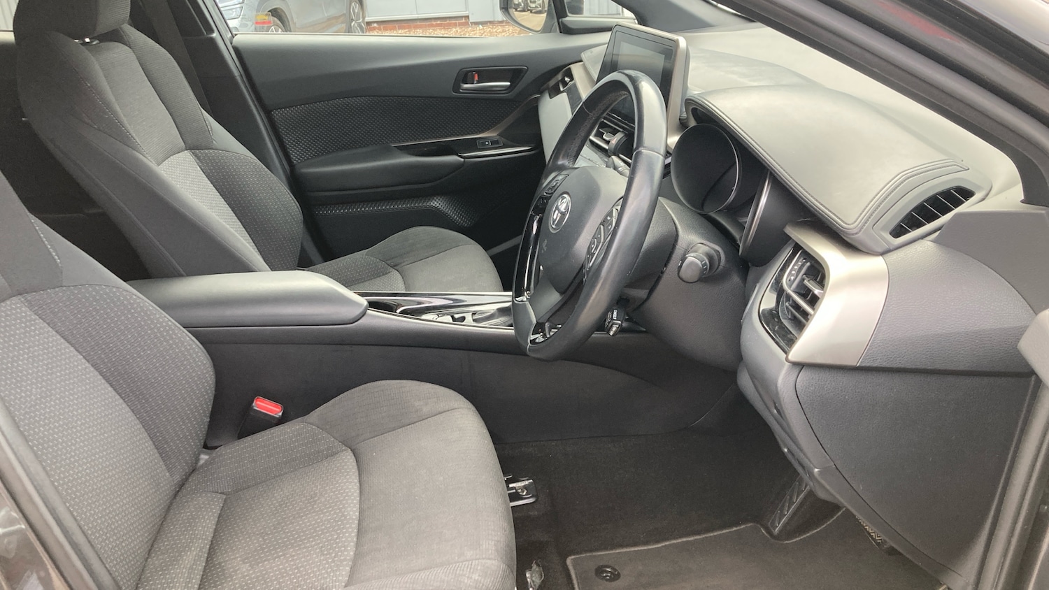 Used Toyota C-HR 2019 for sale - 78199345: Photo 11