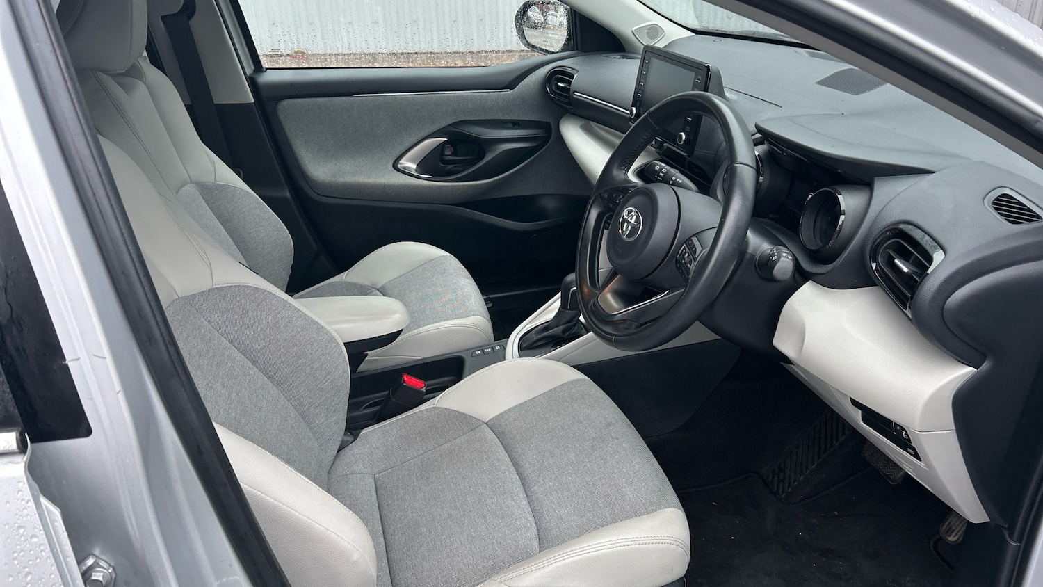 Used Toyota Yaris 2021 for sale - 77357195: Photo 11