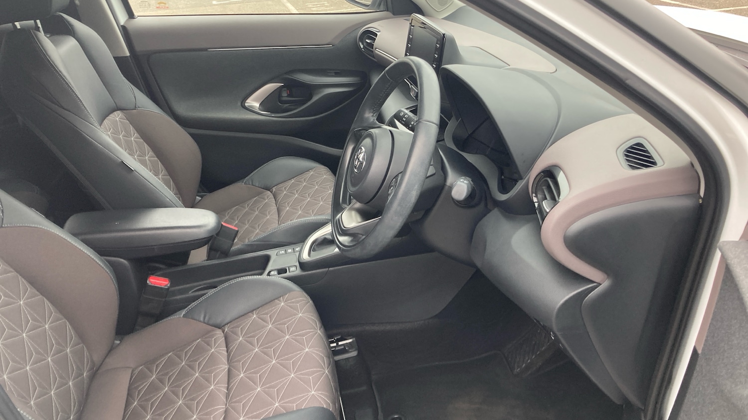 Used Toyota Yaris Cross 2022 for sale - 78065020: Photo 11