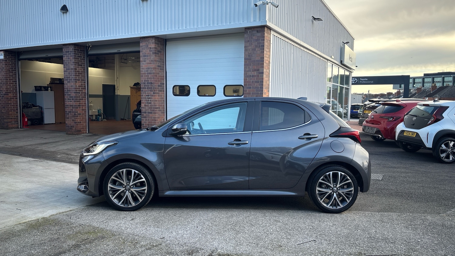 Used Toyota Yaris 2023 for sale - 77983910: Photo 17