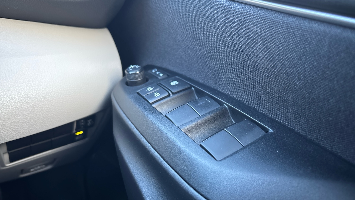 Used Toyota Yaris 2023 for sale - 77983910: Photo 27