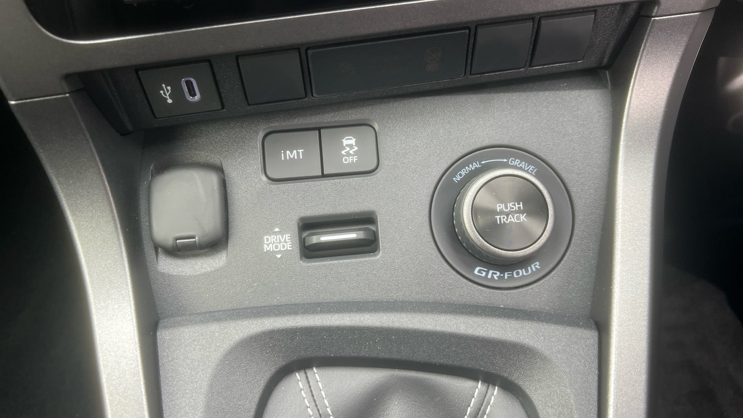 Used Toyota Yaris 2025 for sale - 76311294: Photo 40