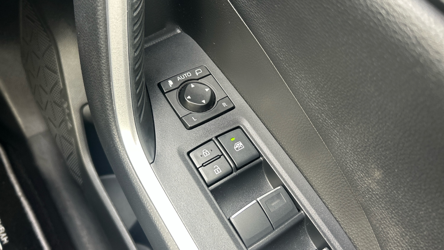 Used Toyota RAV4 2021 for sale - 76882296: Photo 24