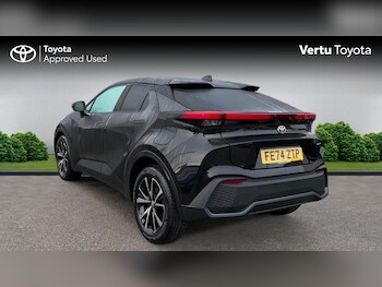 Used Toyota C-HR 2024 for sale - 77282930: Photo