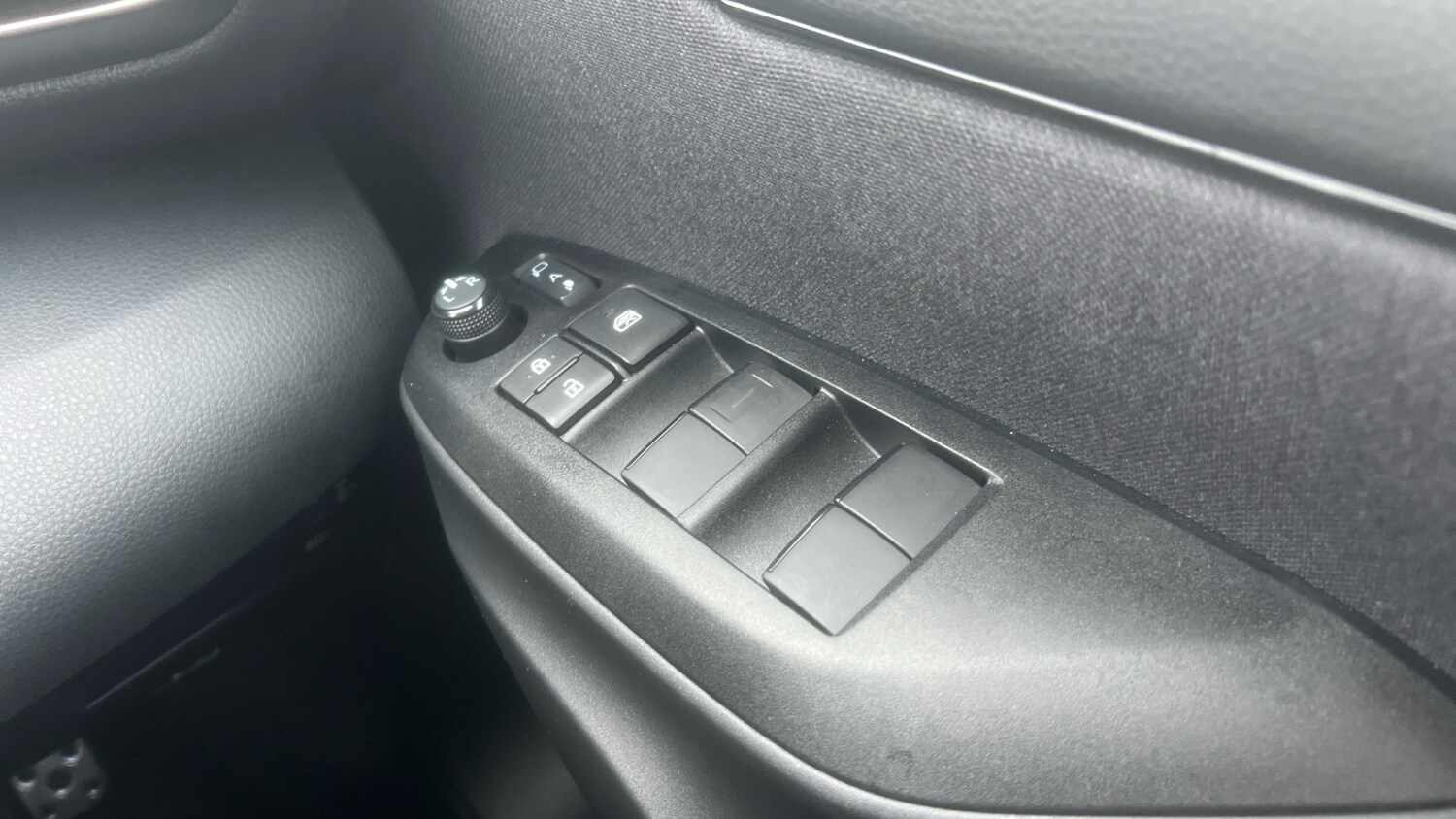 Used Toyota Yaris 2023 for sale - 77817856: Photo 37