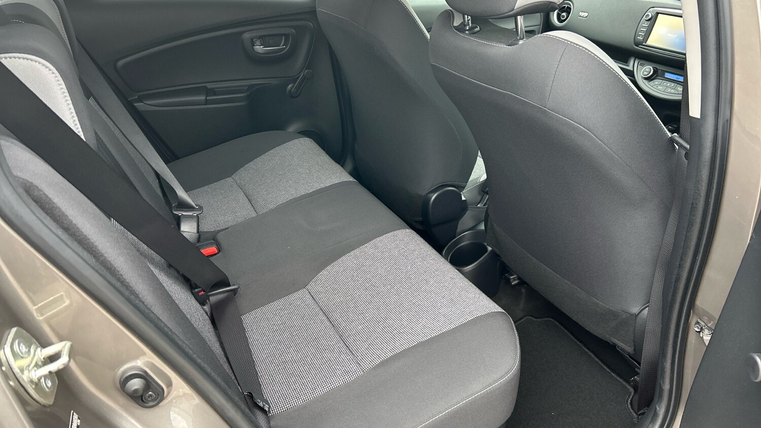Used Toyota Yaris 2020 for sale - 76142340: Photo 12