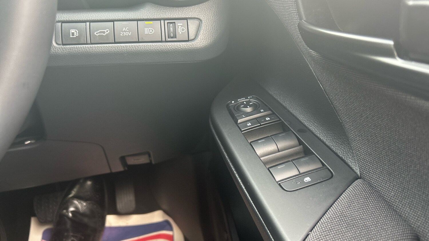 Used Toyota C-HR 2025 for sale - 76413247: Photo 25