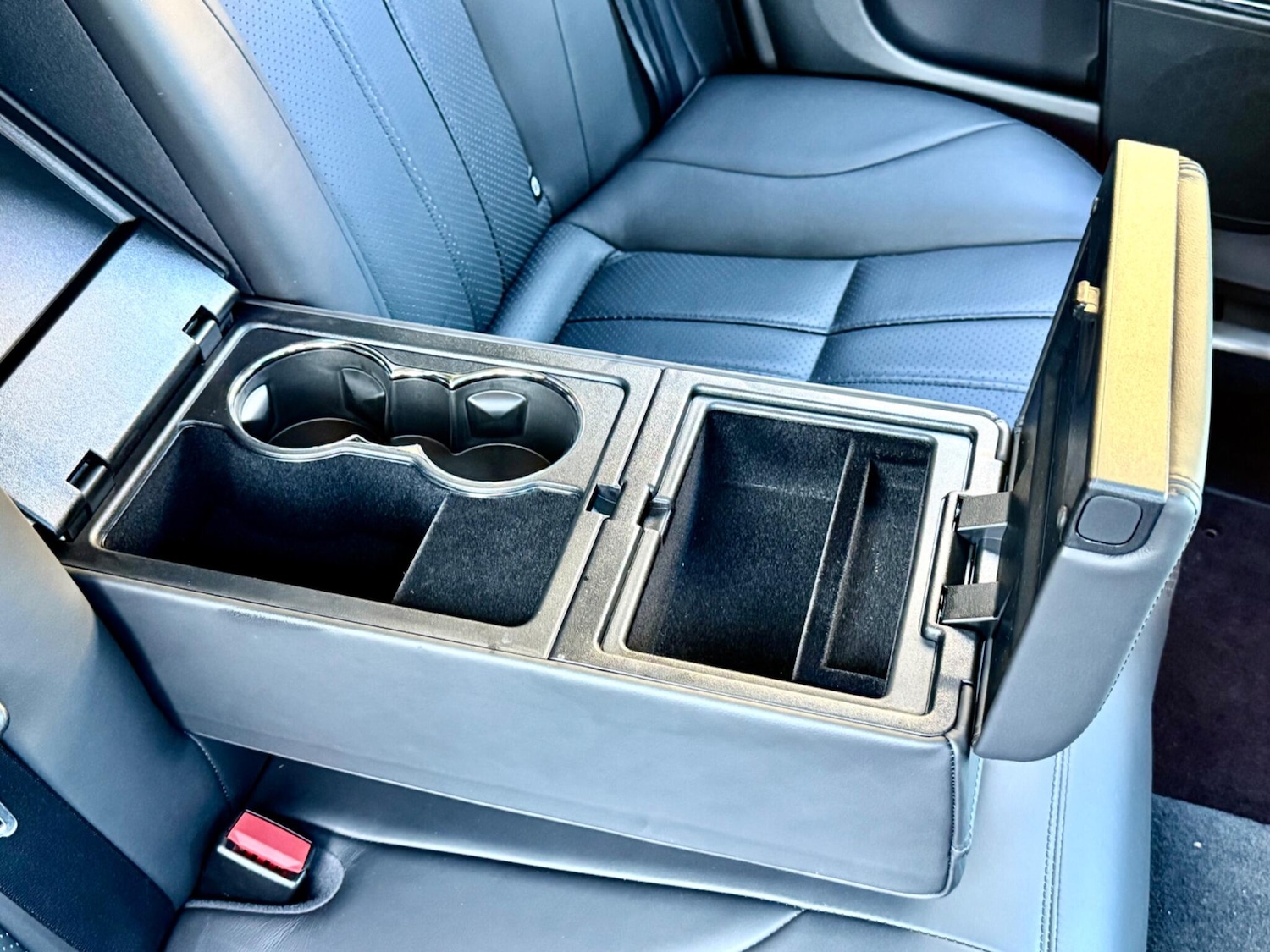 Used Jaguar XJ 2010 for sale - 77997370: Photo 24