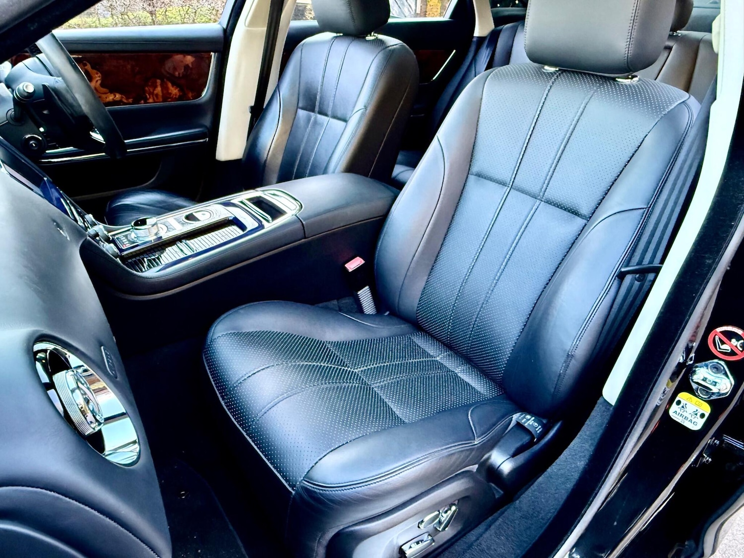 Used Jaguar XJ 2010 for sale - 77997370: Photo 26