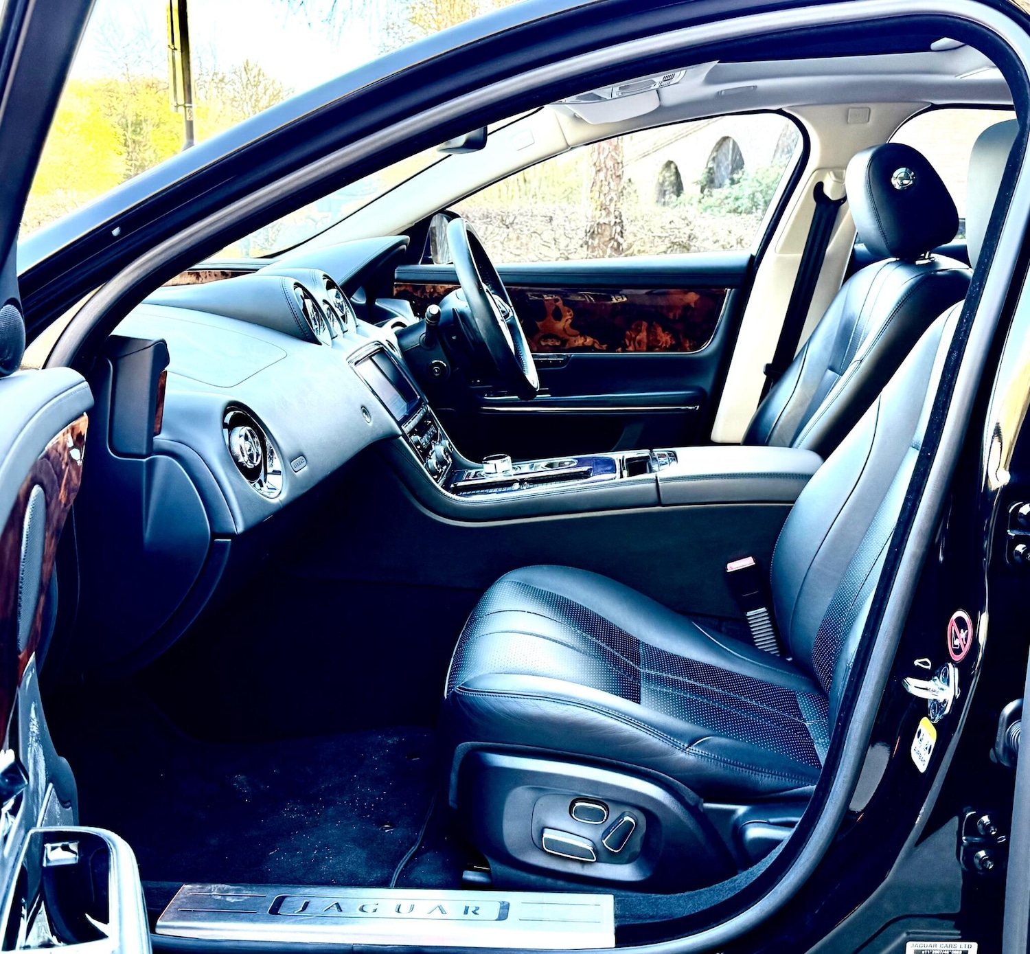 Used Jaguar XJ 2010 for sale - 77997370: Photo 28