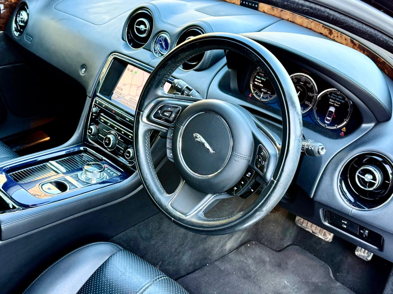 Used Jaguar XJ 2010 for sale - 77997370: Photo 29