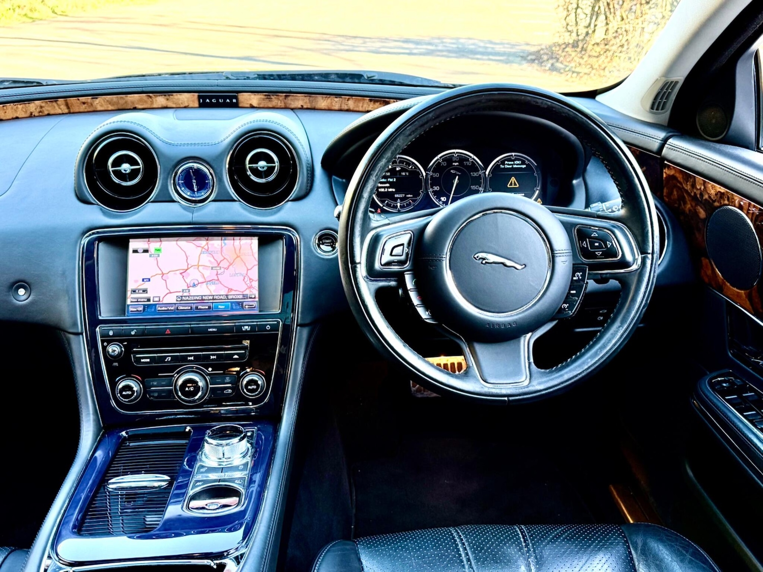 Used Jaguar XJ 2010 for sale - 77997370: Photo 32