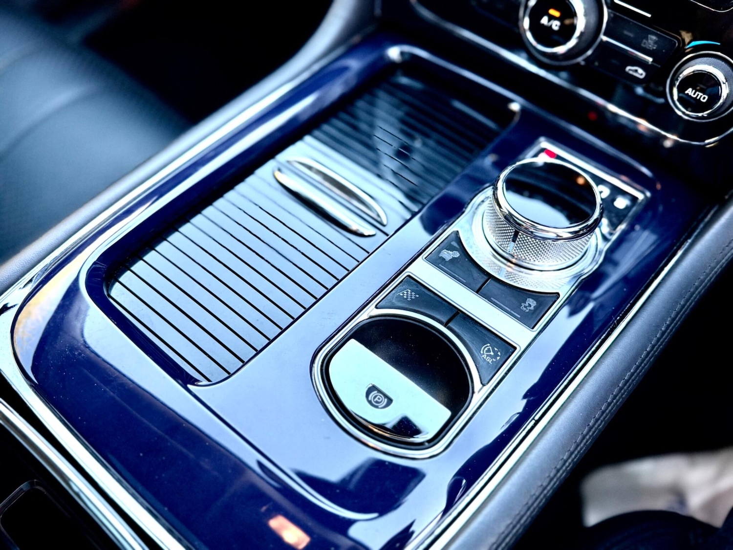 Used Jaguar XJ 2010 for sale - 77997370: Photo 37