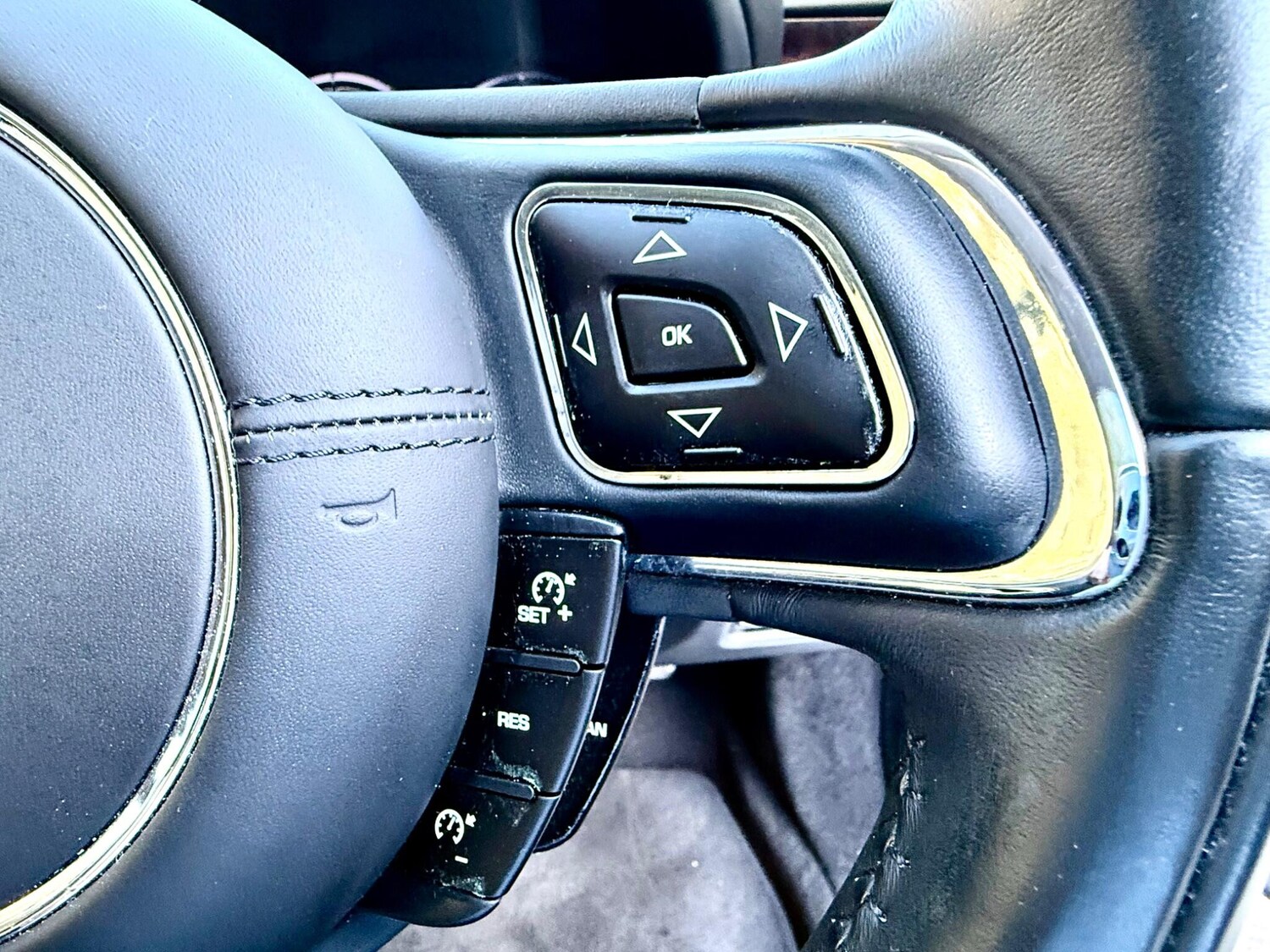 Used Jaguar XJ 2010 for sale - 77997370: Photo 44